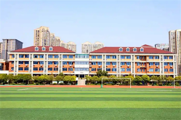 长沙中加高级中学复读学校简介