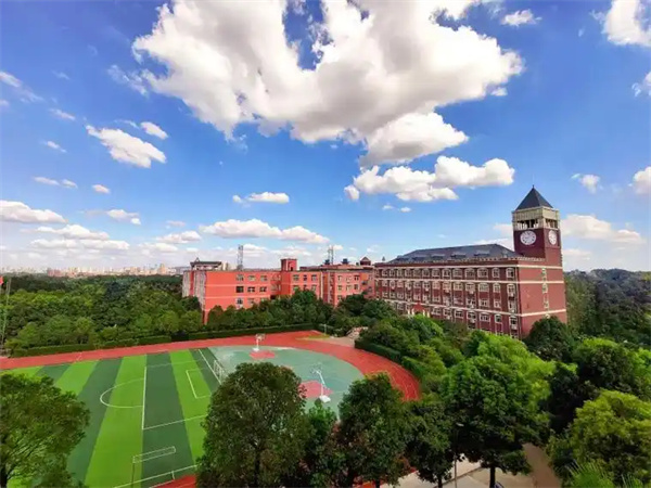 长沙市师大思沁高级中学复读教学环境