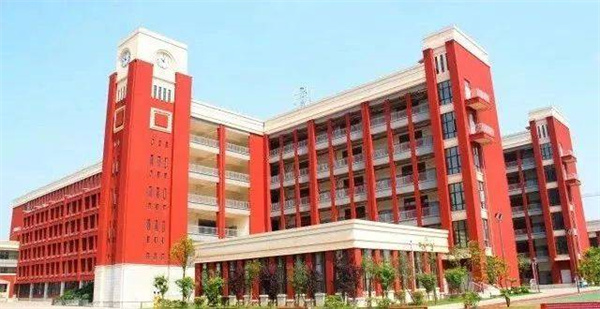  长沙市创新高级中学复读教学环境