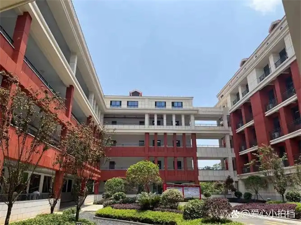 长沙市麓谷高级中学