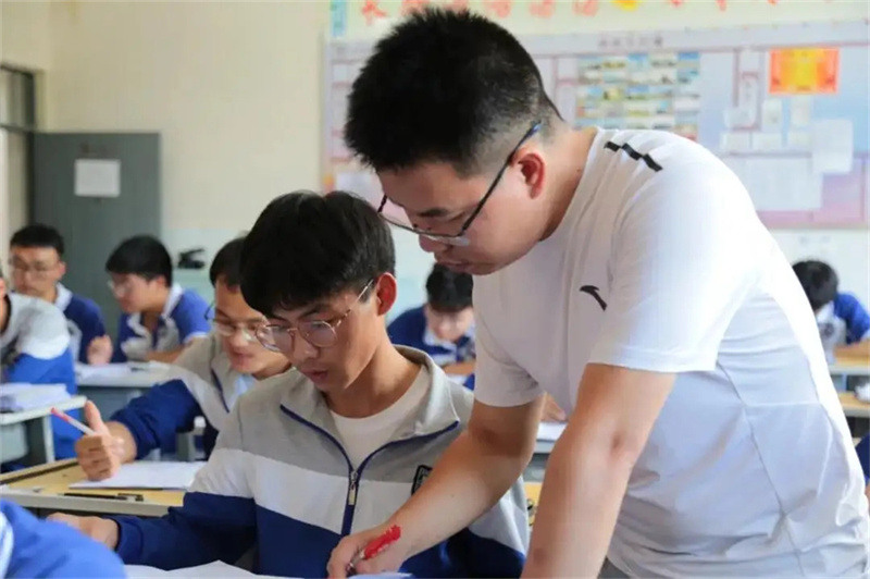 曾国藩学校高考喜报__曾国藩课程