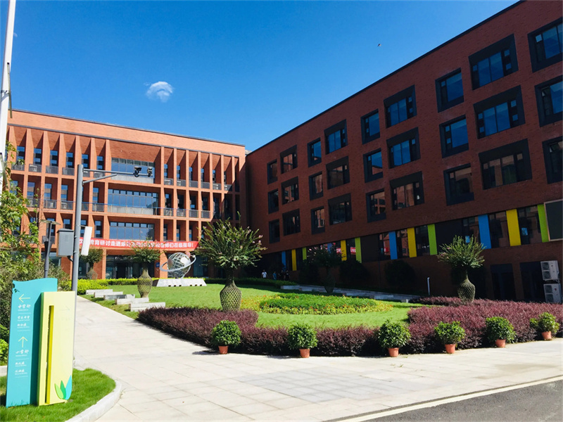 岳阳洞庭高级学校_岳阳洞庭中学复读班高考升学率_