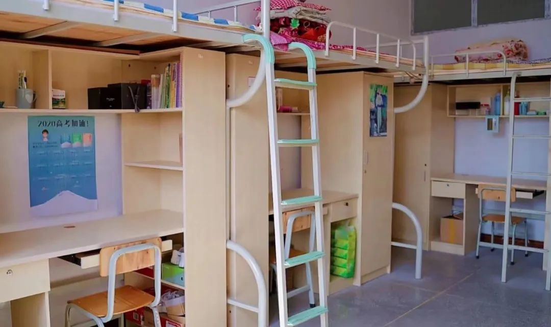 隆回县楚云学校复读部