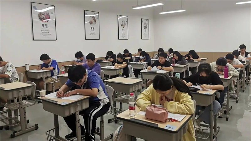 复读生自白：多读这一年，我撕掉了所有标签__复读生自白：多读这一年，我撕掉了所有标签